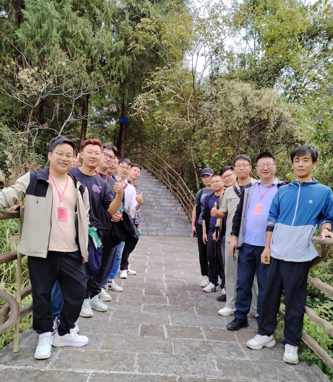 群2.jpg